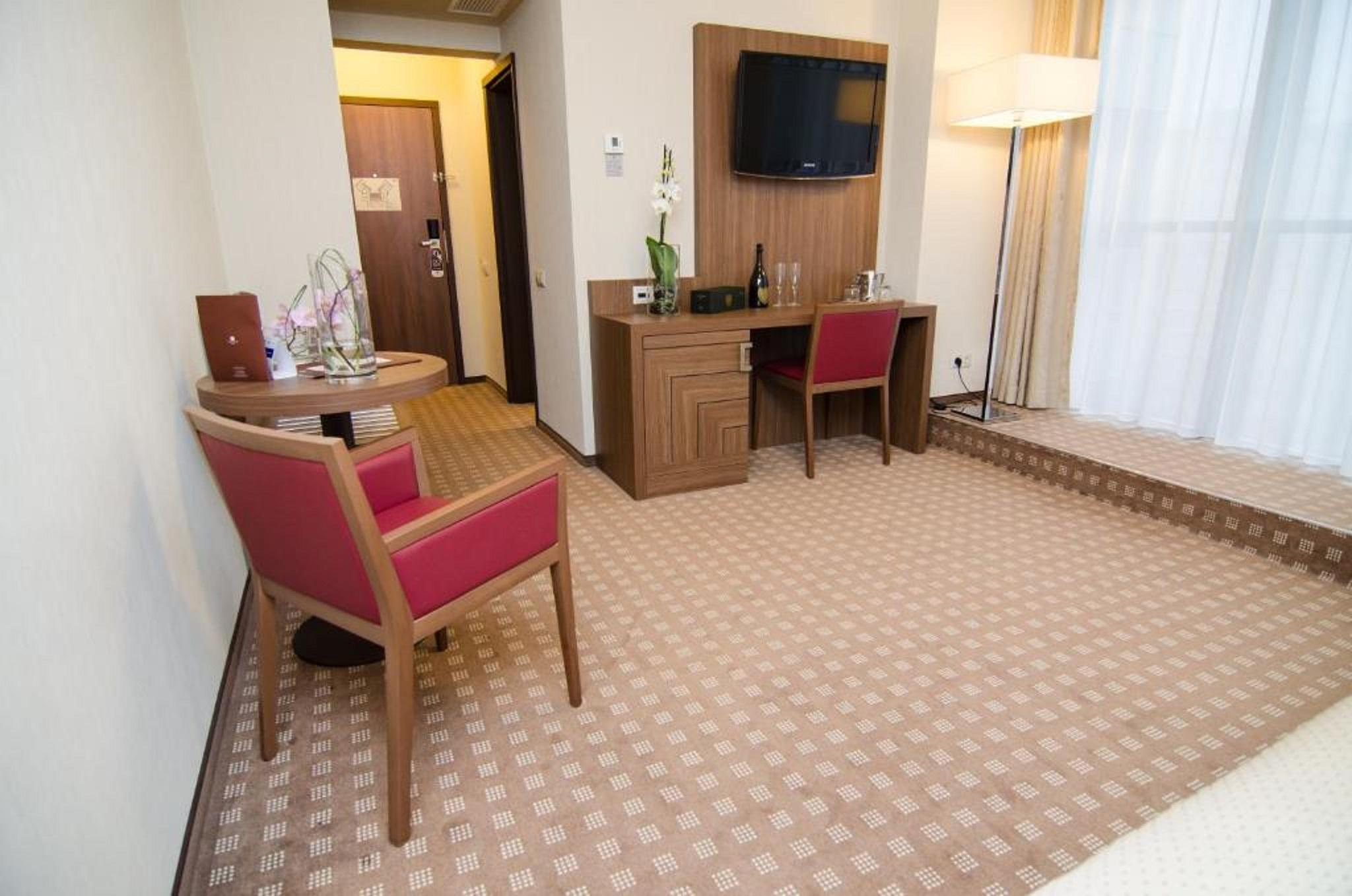 Central Plaza Hotel Piatra Neamţ Dış mekan fotoğraf