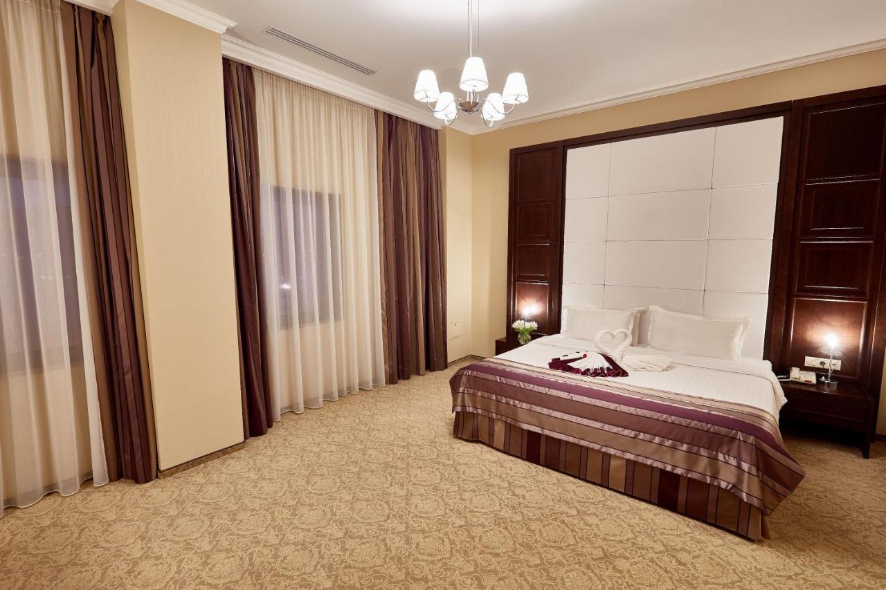 Central Plaza Hotel Piatra Neamţ Dış mekan fotoğraf