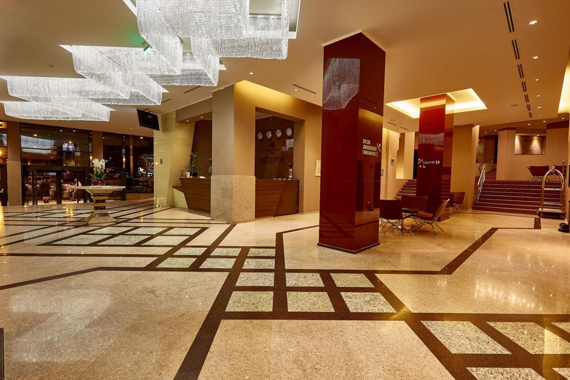 Central Plaza Hotel Piatra Neamţ Dış mekan fotoğraf